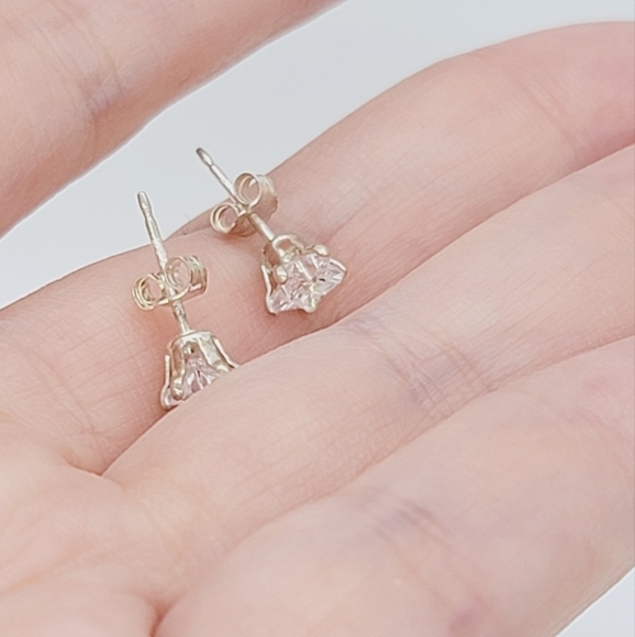 New Star shape CZ earrings - Picture 4 of 6